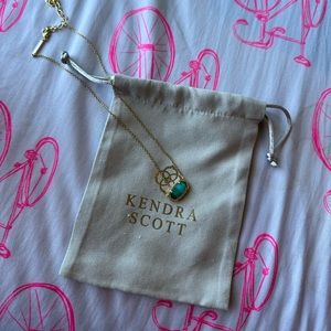 Green Kendra Scott necklace